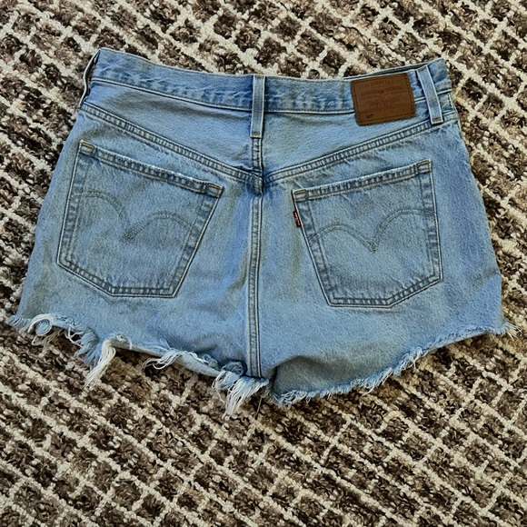 Levi’s 501 Cutoff Shorts - Picture 3 of 5
